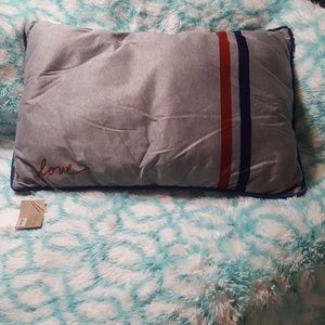 Ellen Degeners Pet Pillow